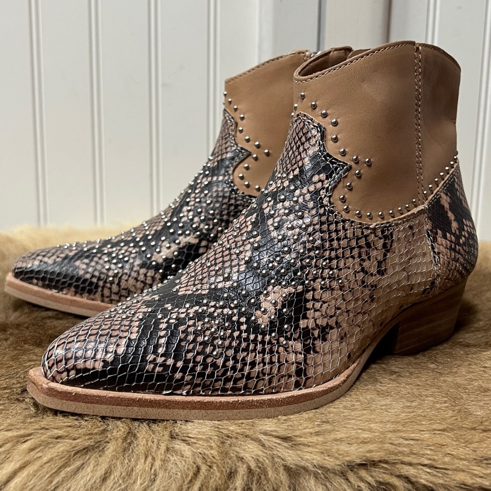 Gianni Bini Brycin Snake Skin Studded Ankle Boots 5.5 Booties New